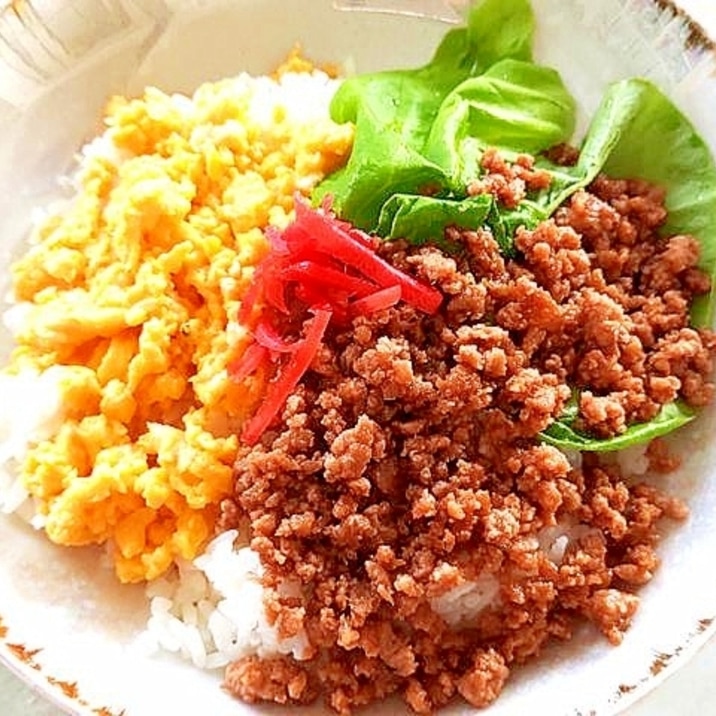 シンプルなそぼろで！ひき肉と卵のカラフルそぼろご飯